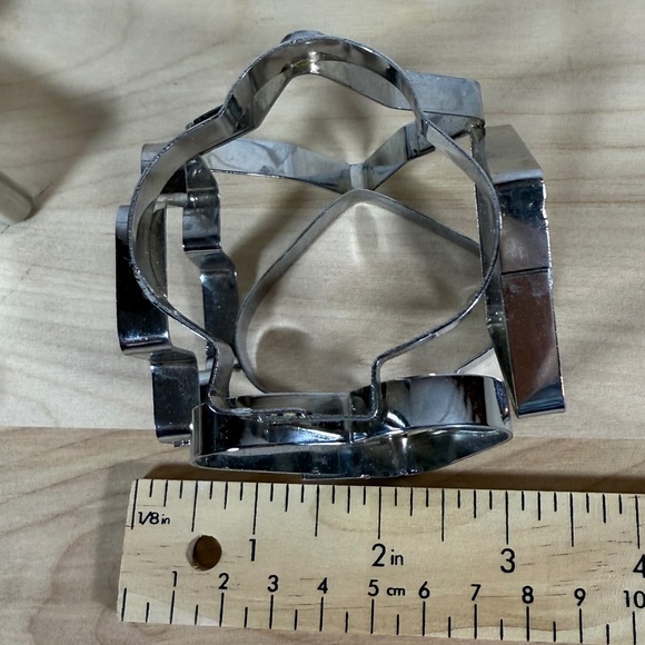 Assorted Cookie Cutters (Hearts, Card Suits, Gingerbread Man) - Picture 5 of 10